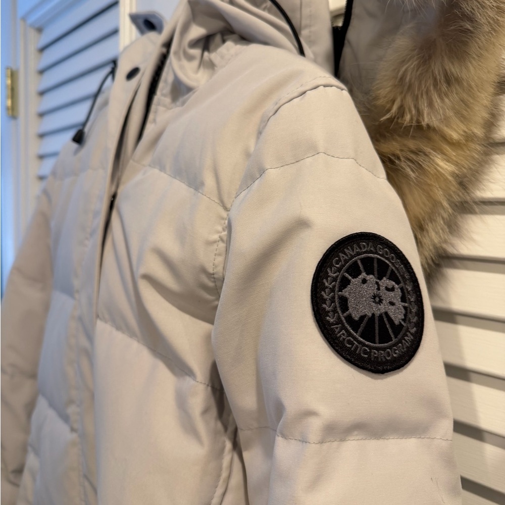 Canada Goose light grey Parka with black Tag and fur hood